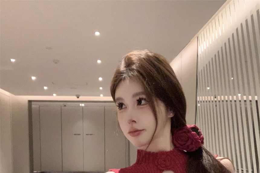 Sleeveless Top Knit Floral Mock Neck Crop Accent