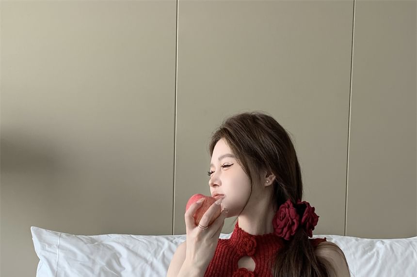 Sleeveless Top Knit Floral Mock Neck Crop Accent