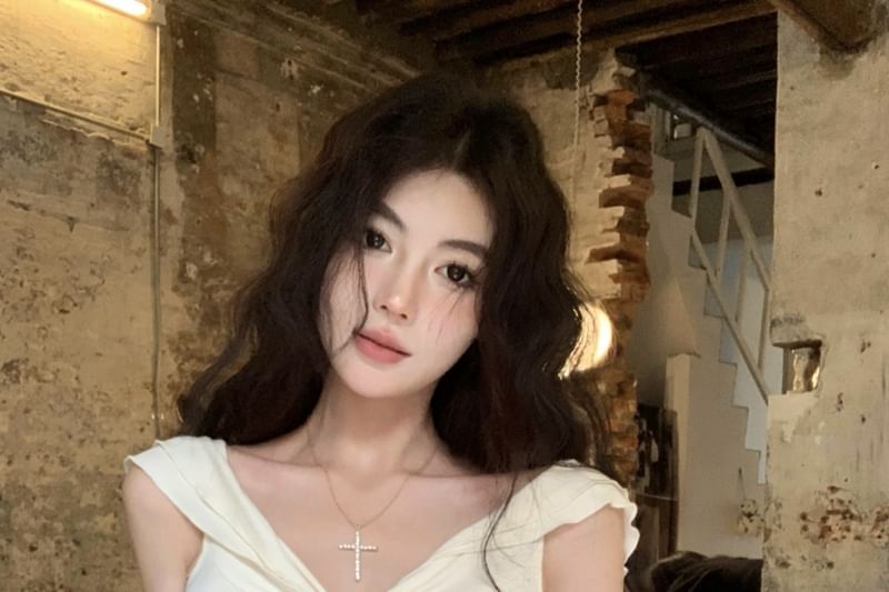 Cap-Sleeve V-Neck Crop Top Plain