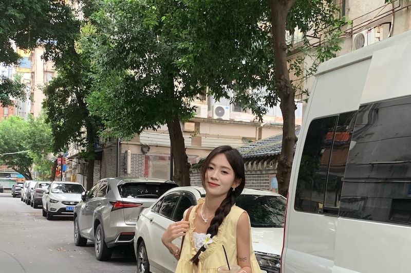 Frill Tone Sleeveless Two Two-Piece Tie Mock Blouse Trim Front