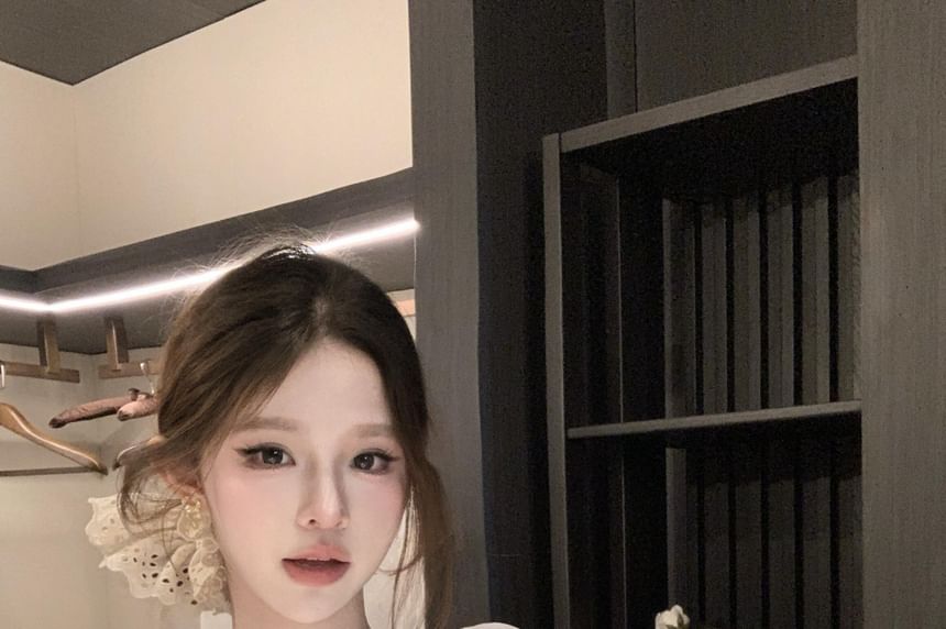 Ribbed Trim Short-Sleeve Fit Plain Slim V-Neck Cold-Shoulder Lace Tee