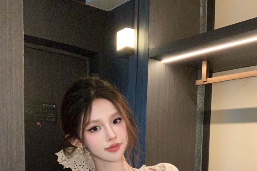 Ribbed Trim Short-Sleeve Fit Plain Slim V-Neck Cold-Shoulder Lace Tee