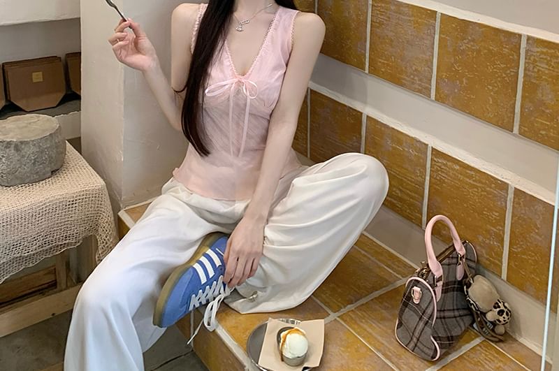 Lace Bow Fit V-Neck Slim Tank Top Trim