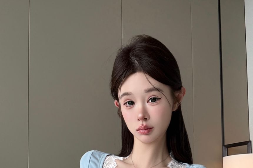 Top Lace Sleeve Short Panel V-Neck Bow