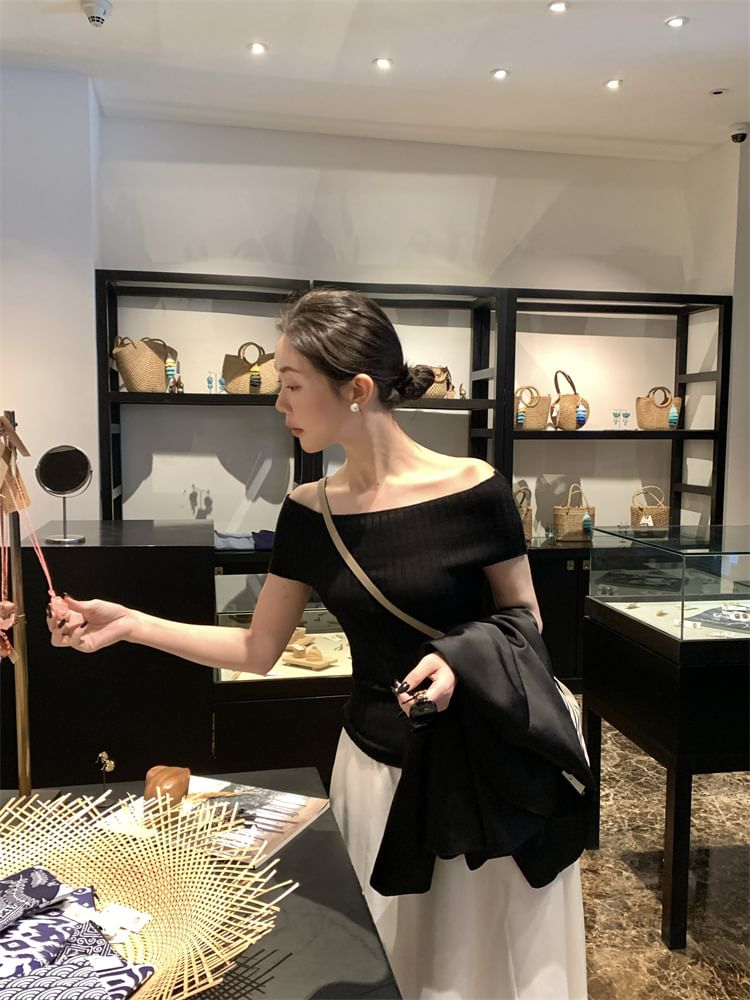 Short-Sleeve Shoulder Top Ribbed Knit Off Plain