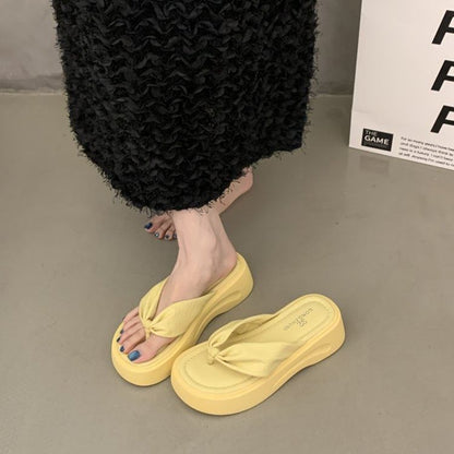 Flip-Flops Ruched Platform