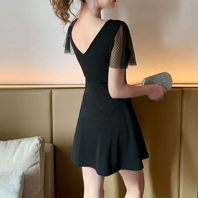 A-Line Short-Sleeve Dress Mesh V-Neck Mini