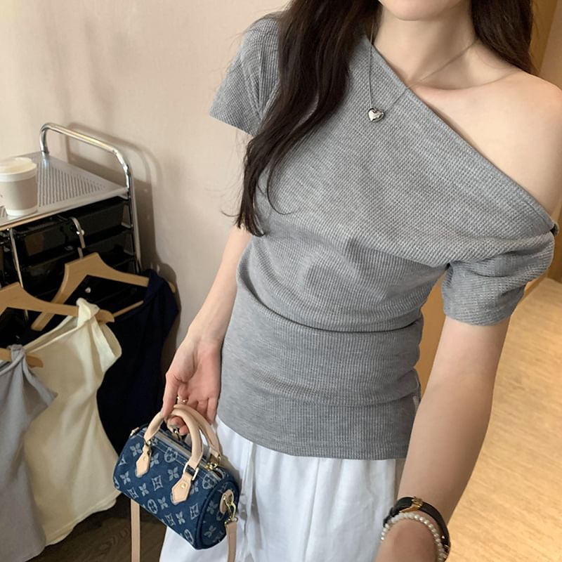 Asymmetrical Plain Tee Short-Sleeve