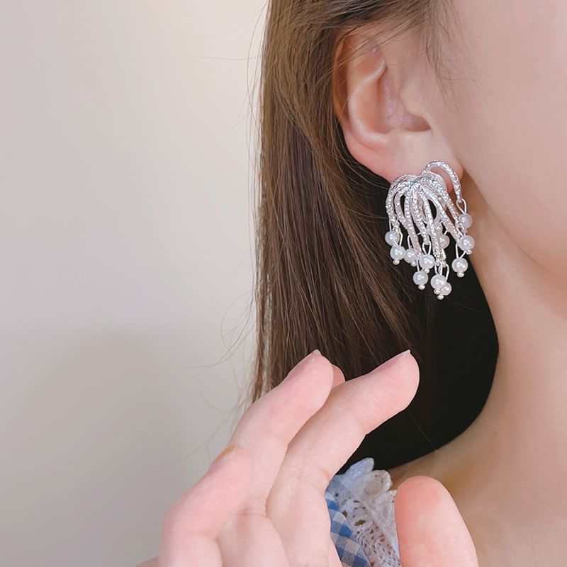 Faux Fringed Firework Pearl Alloy Earring