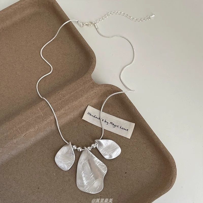 Alloy Pendant Necklace Brushed Petal