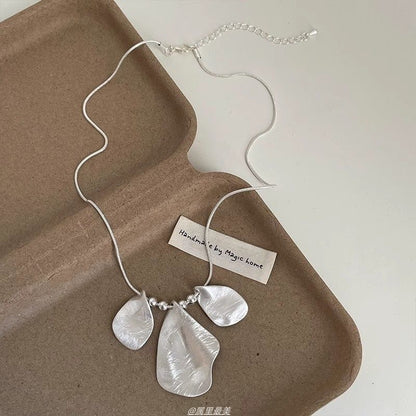 Alloy Pendant Necklace Brushed Petal