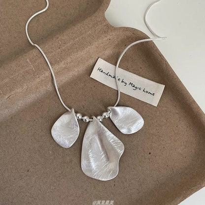 Alloy Pendant Necklace Brushed Petal