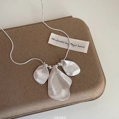 Alloy Pendant Necklace Brushed Petal