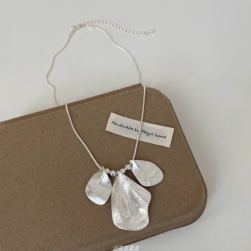 Alloy Pendant Necklace Brushed Petal
