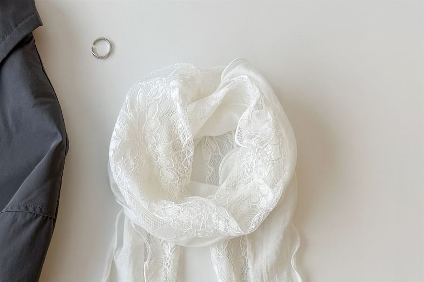 Edge Lace Panel Lettuce Scarf