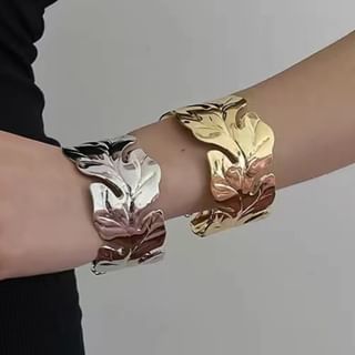 Bracelet ouvert en forme de feuille