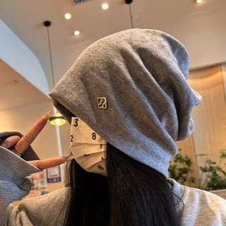 Lettering Beanie Accent