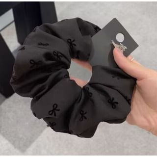 Bow Scrunchie / Dotted Print