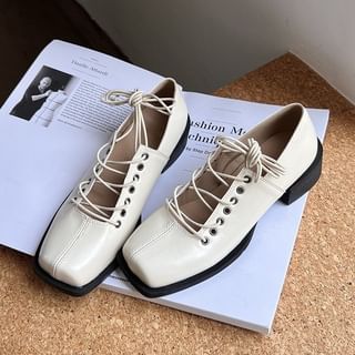 Square Flats Lace-Up Toe