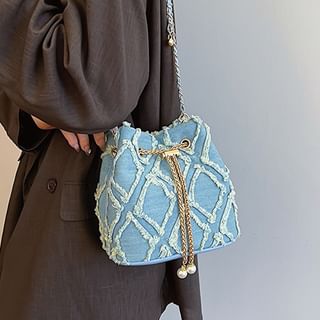 Strap Bucket Bag Frayed Drawstring Chain