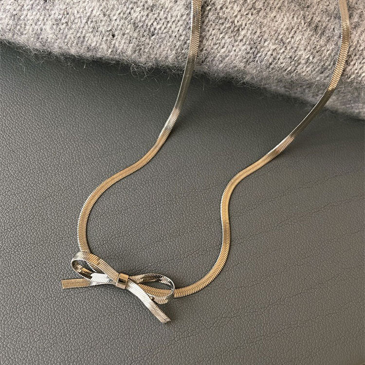 Metal Bow Choker Necklace