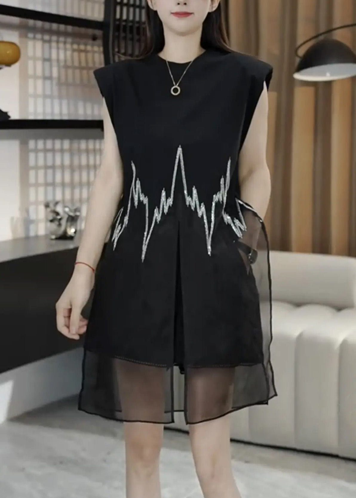 Side Embroidered Sleeveless O-Neck Top Mid New Black Open