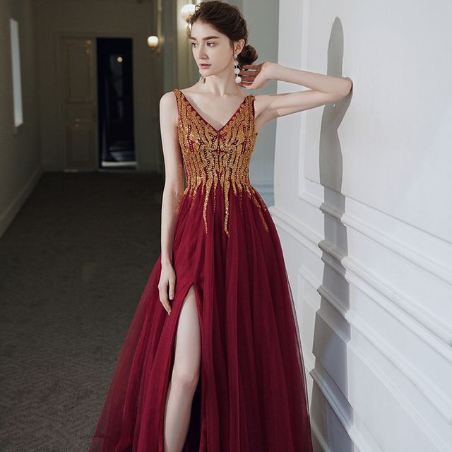 V-Neck Evening A-Line Glitter Gown