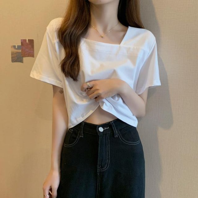 Square Short-Sleeve Cropped Plain Neck Blouse