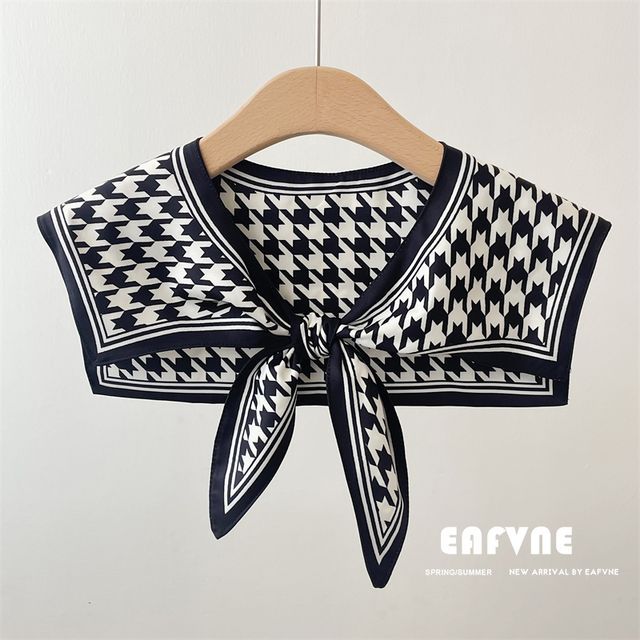 Collar Decorative Print