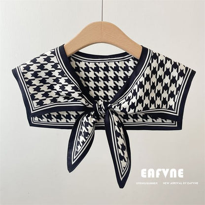 Collar Decorative Print