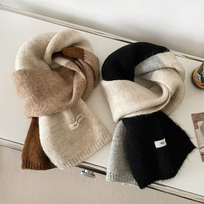 Applique Scarf Color Lettering Block Knit