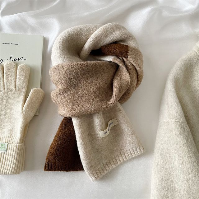 Applique Scarf Color Lettering Block Knit