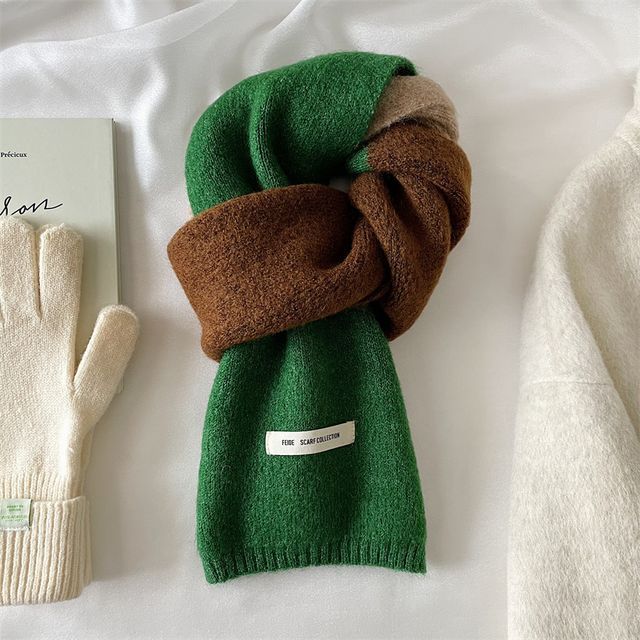 Applique Scarf Color Lettering Block Knit