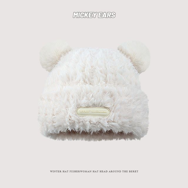 Beanie Fluffy Ear Detail