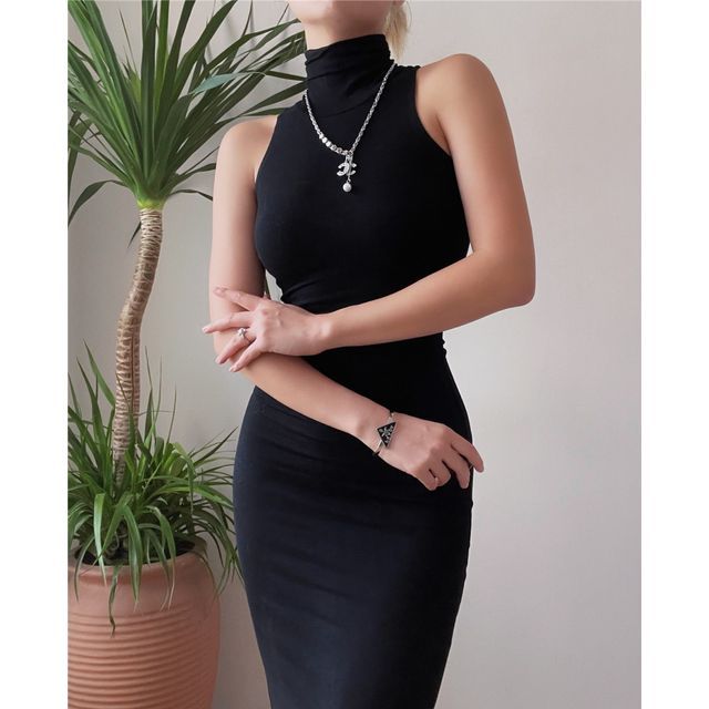 Slim-Fit Turtleneck Plain Sleeveless Dress