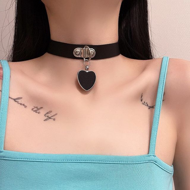 Leather Faux Heart Pendant Choker
