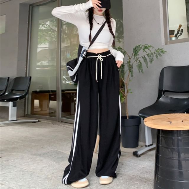 Neck / Plain Drawstring Wide Long-Sleeve Cutout Sweatpants Crop Round Waist Striped Leg Tee
