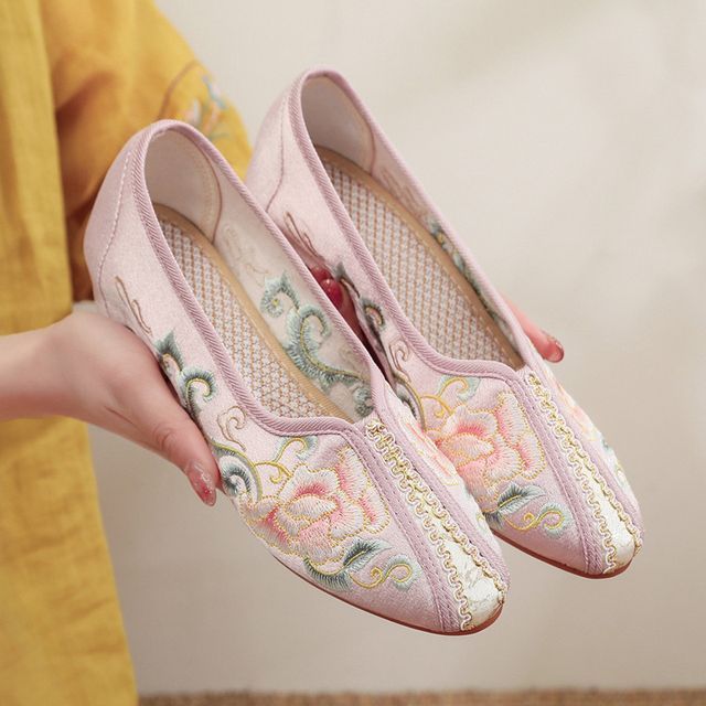Floral Embroidered Pumps Satin