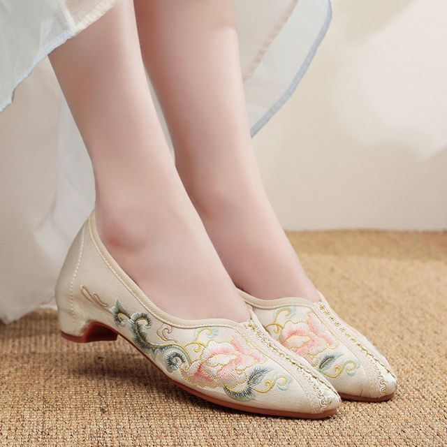 Floral Embroidered Pumps Satin
