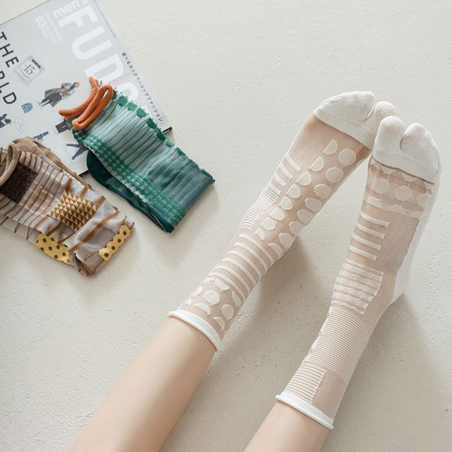 Patterned Mesh Tabi Short Socks