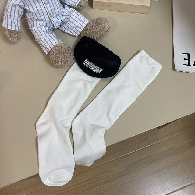 Chaussettes unies à empiècement pochette lettrage