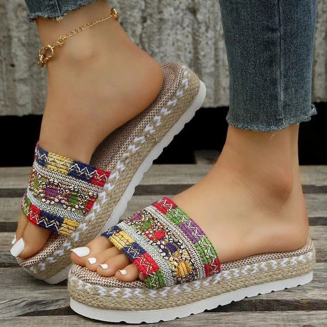 Platform Patterned Sandals Slide