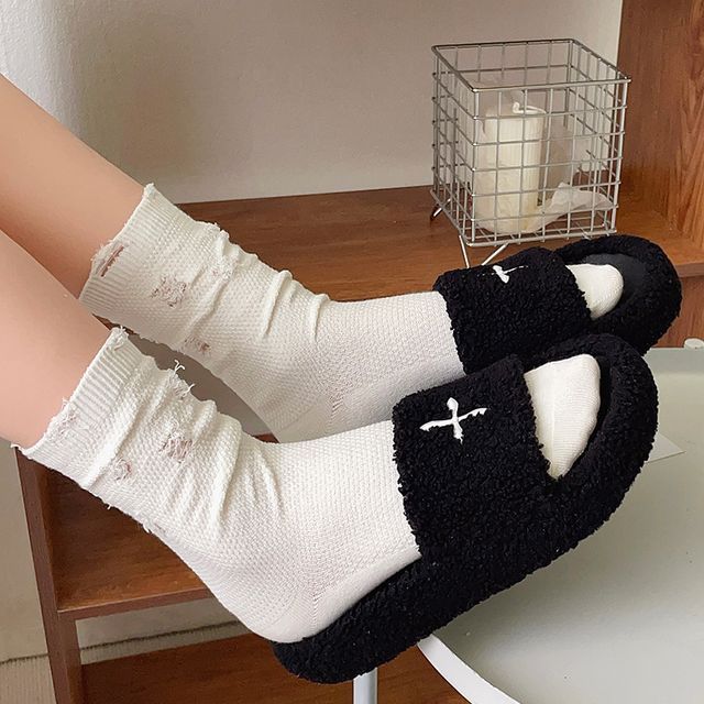 Plain Distressed Socks – Wonderland Case