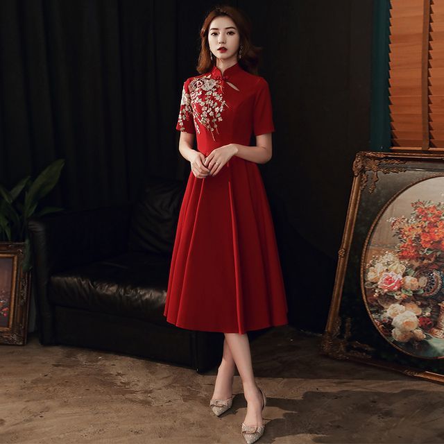 Short-Sleeve Flower / Qipao A-Line Embroidered Side-Slit