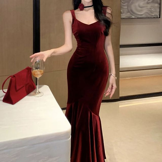 Sleeveless Plain Back Velvet V-Neck Open Mermaid Evening Gown