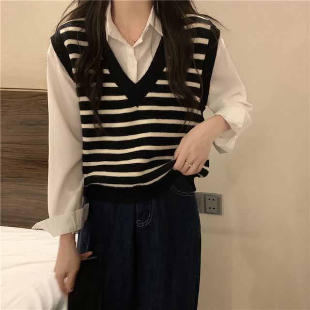 Vest Knit V-Neck Striped