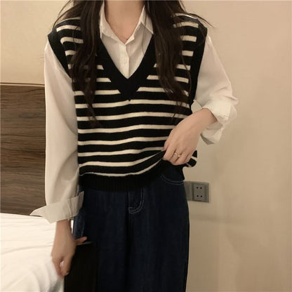 Vest Knit V-Neck Striped