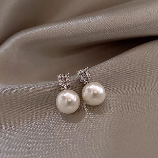 Rhinestone Faux Pearl Stud Earring