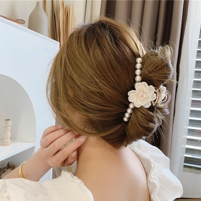 Pearl Acrylic Clamp Hair Floral Faux
