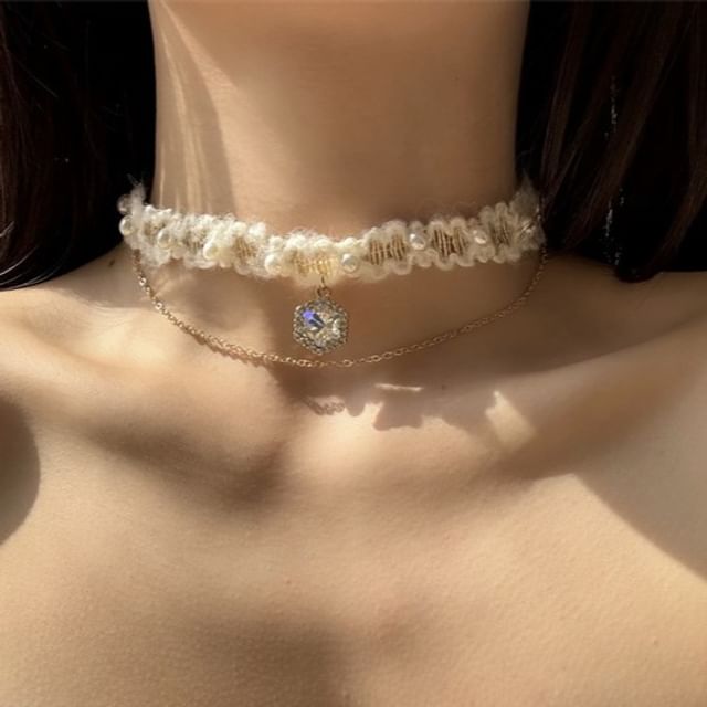 Alloy Rhinestone Layered Yarn Choker